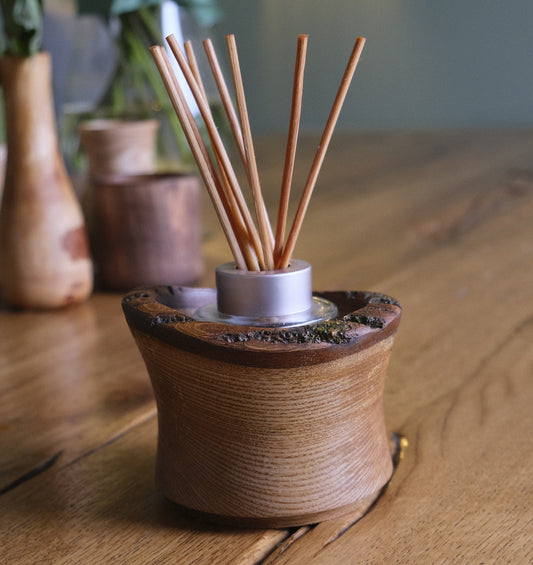 Wooden Reed Diffuser Cover with Natural Bark Edge